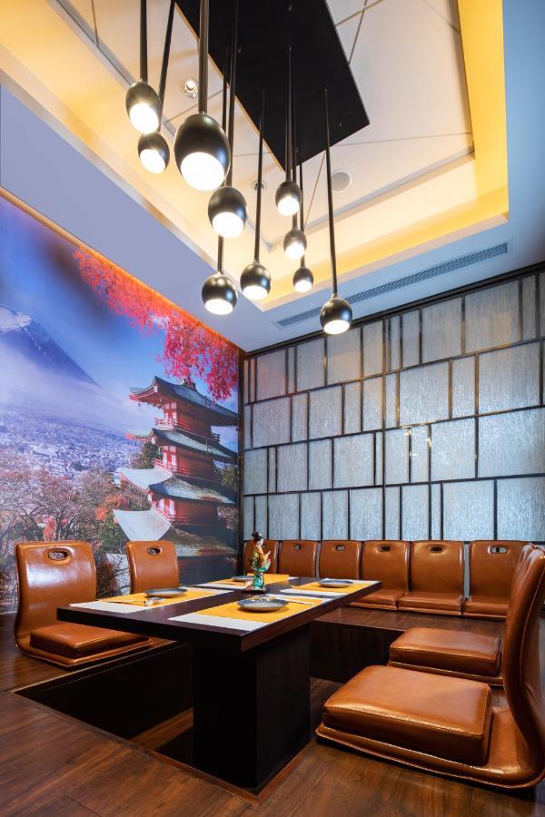 Wyndham Grand Plaza Royale Colorful Yunnan Hotel Kunming Exterior photo