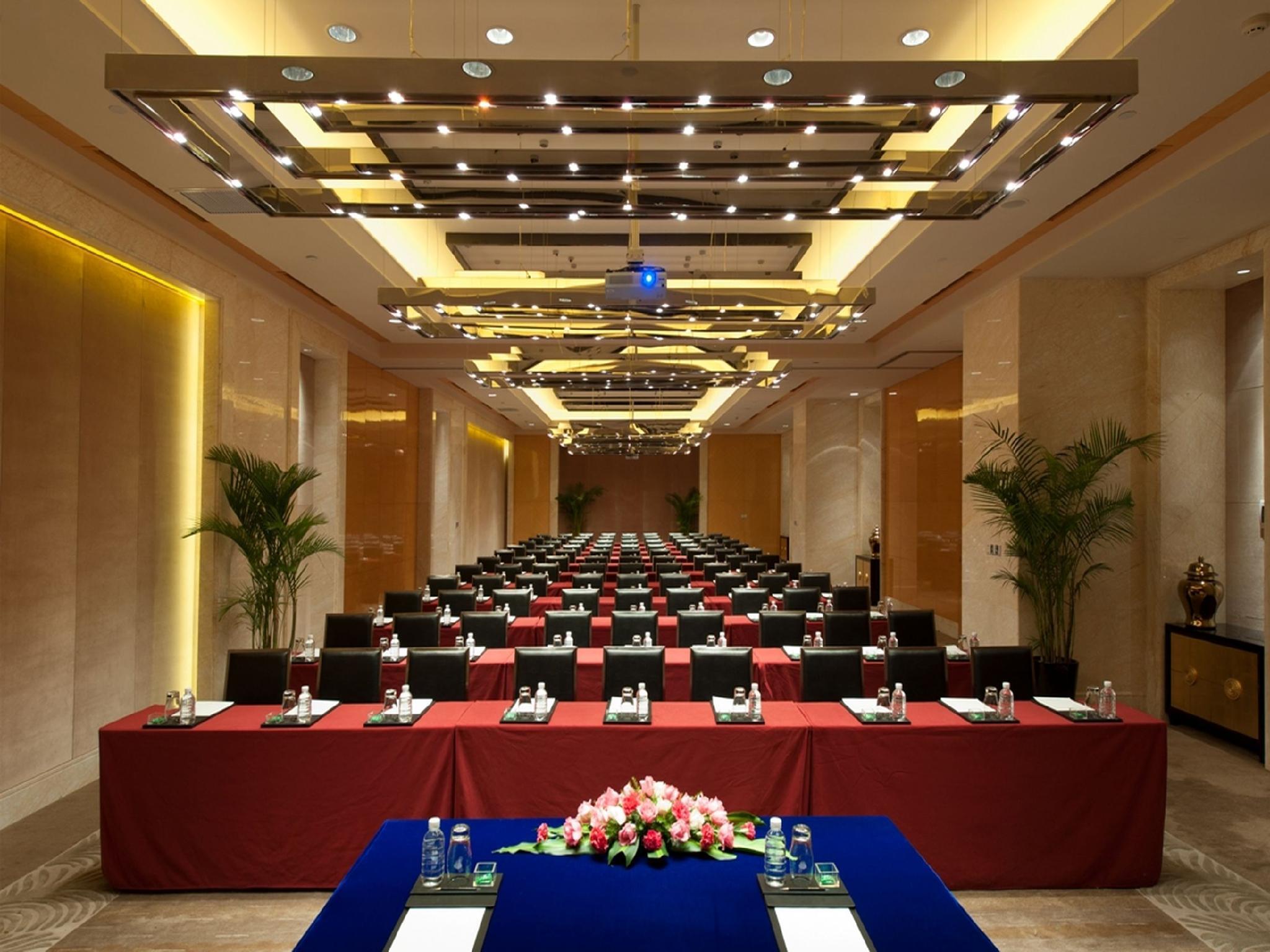 Wyndham Grand Plaza Royale Colorful Yunnan Hotel Kunming Exterior photo