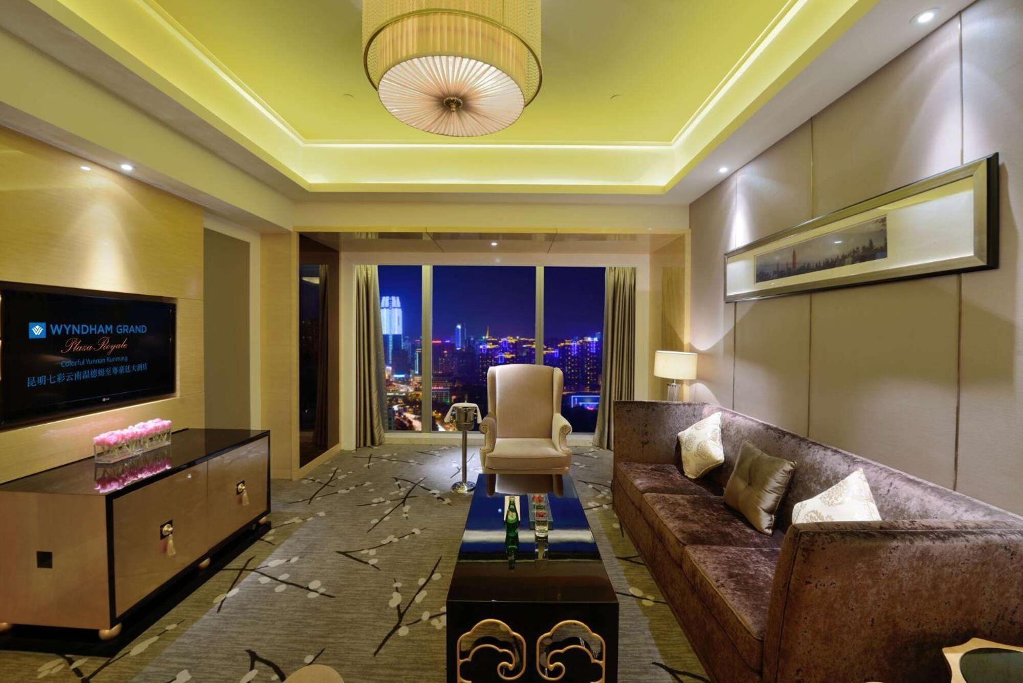 Wyndham Grand Plaza Royale Colorful Yunnan Hotel Kunming Exterior photo